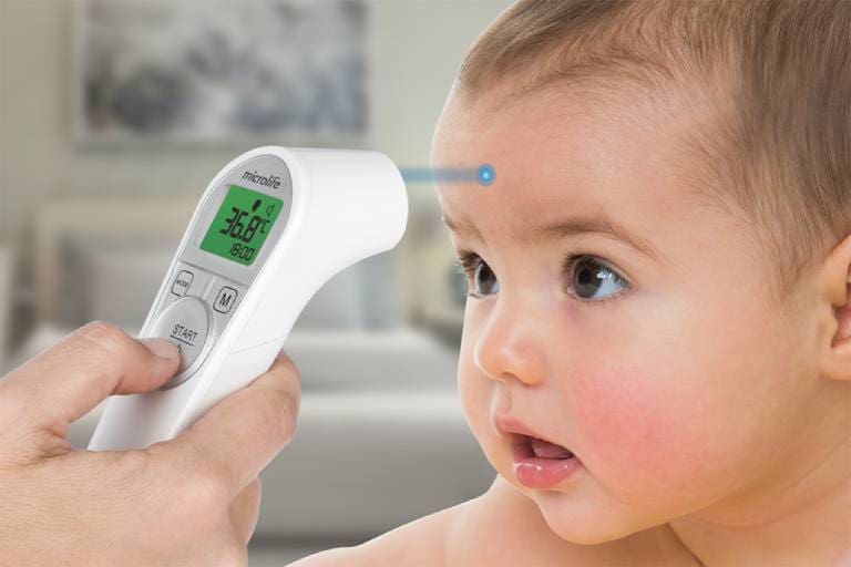 Cách sử dụng nhiệt kế điện tử đo thân nhiệt ở trán Cách sử dụng nhiệt kế điện tử đo thân nhiệt ở trán